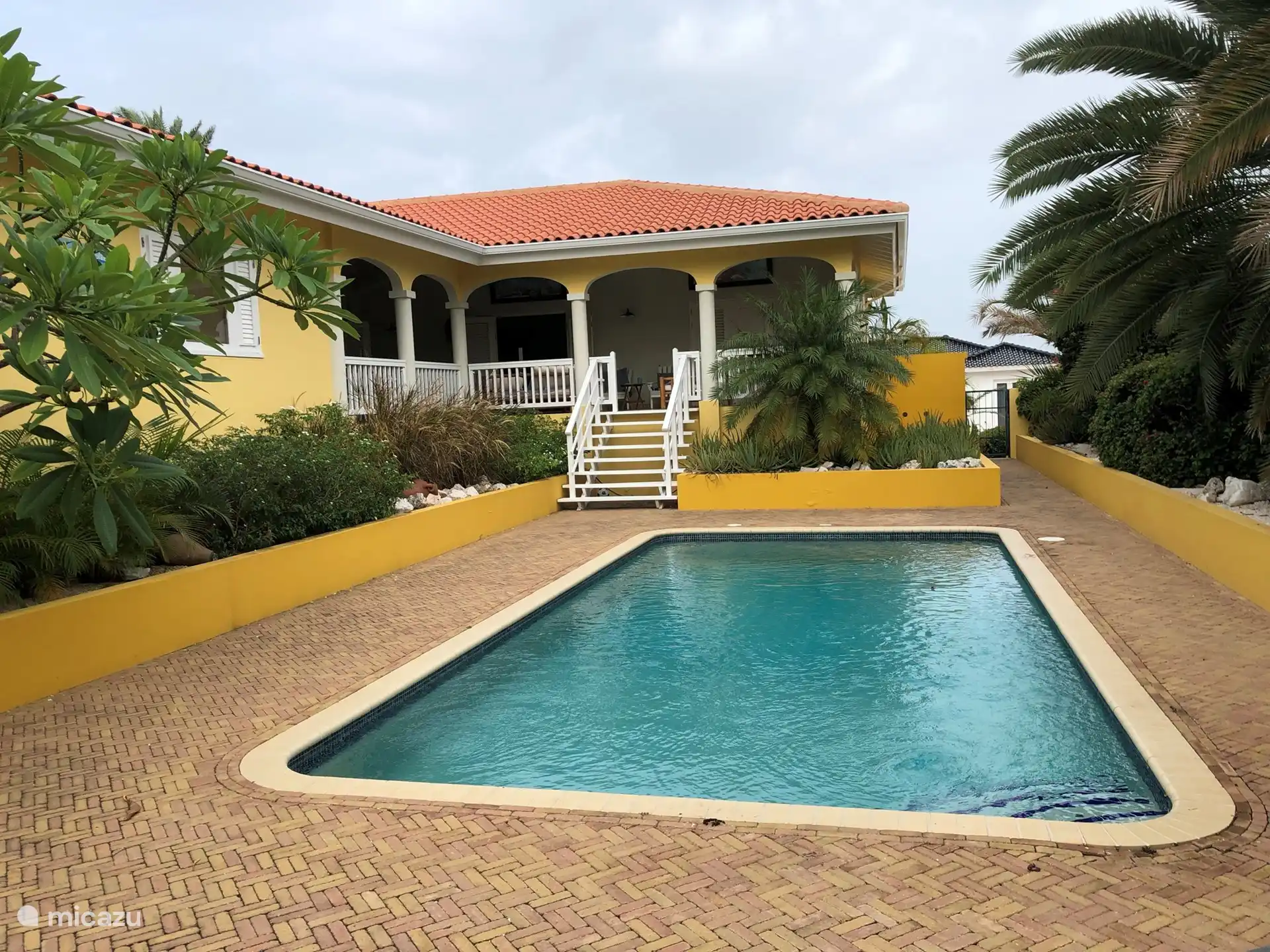 Otrobientu in Curaçao, Banda Ariba (Ost), Jan Thiel - Villa