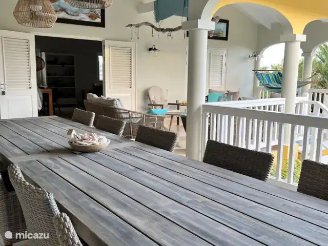 Otrobientu | Curaçao, Banda Ariba (est), Jan Thiel - villa Portes-fenêtres donnant sur le salon