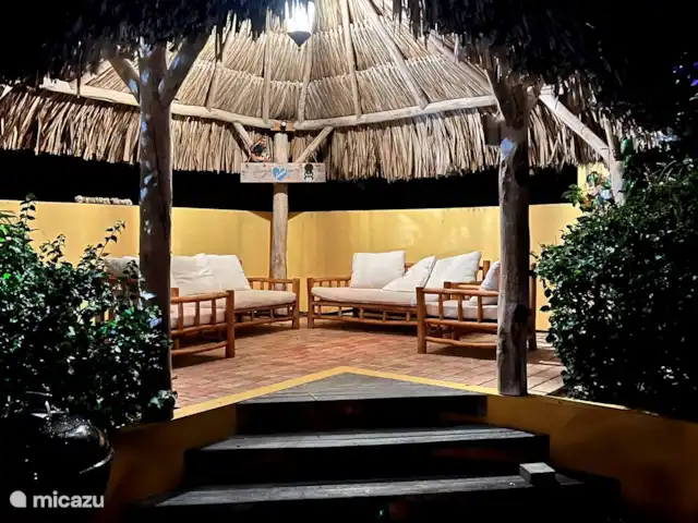 Otrobientu | Curaçao, Banda Ariba (est), Jan Thiel - villa BBQ et chill sous la palapa à l’arrière du jardin