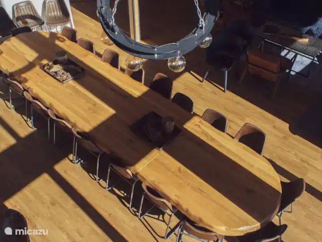 Chalet Zillertal Arena XL en Austria, Salzburgo, Krimml - chalet Una enorme mesa de comedor para 26 personas.