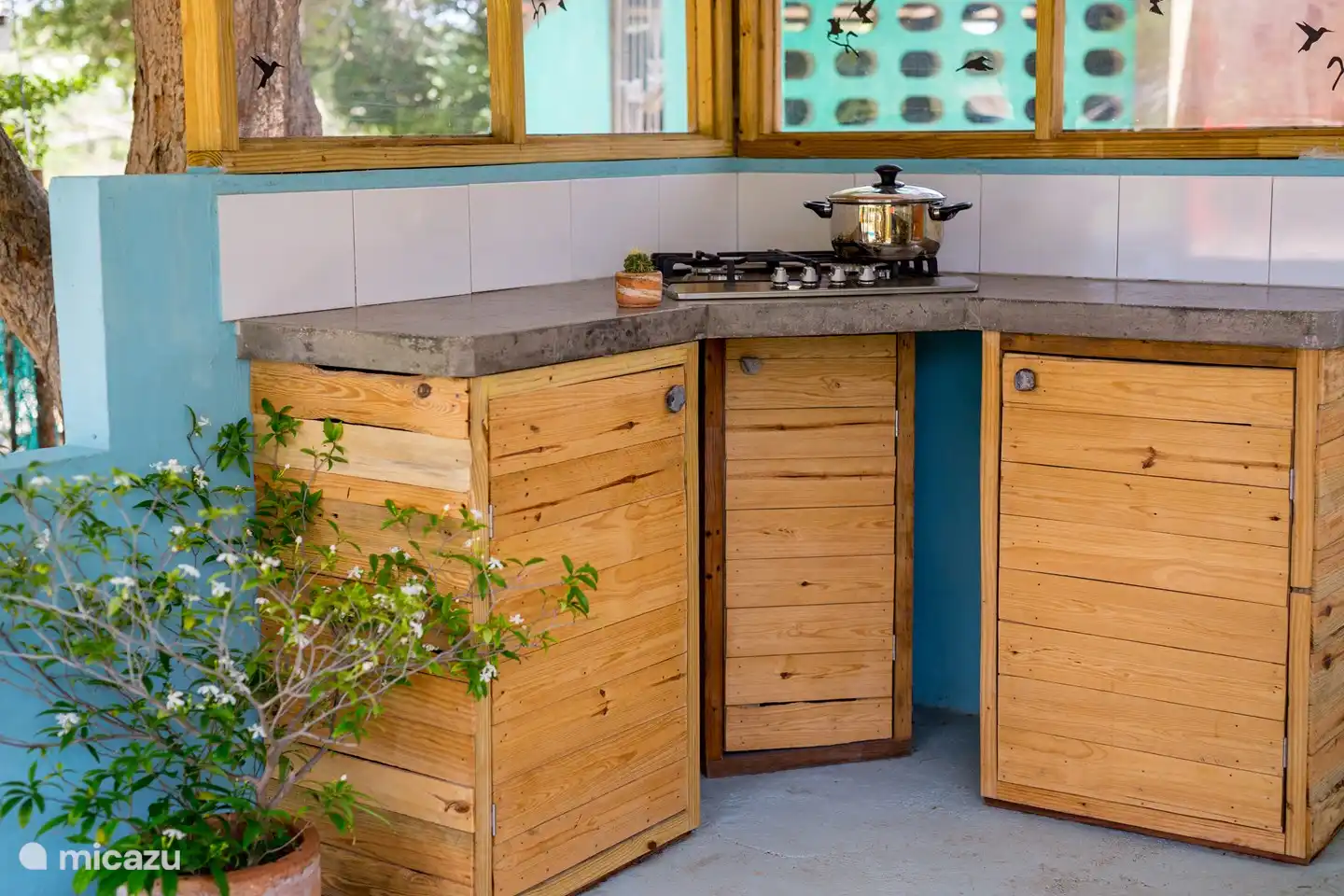 Gemeinsame Außenküche mit BBQ