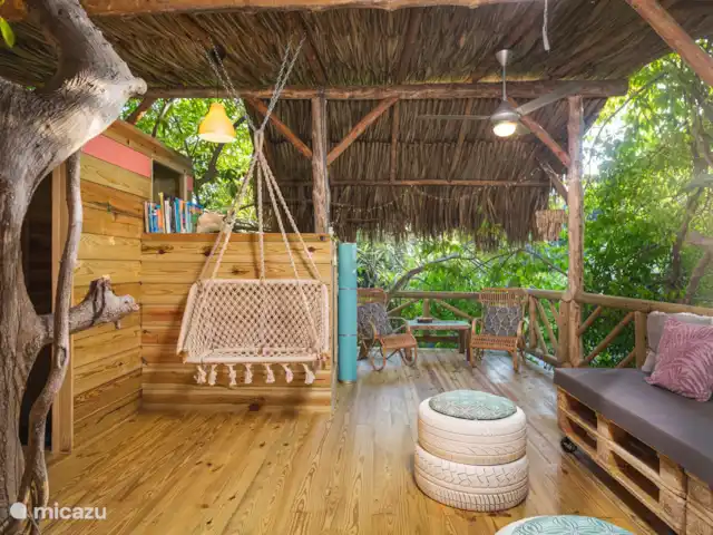 Yuana huren in Curaçao, Curacao-Midden, Sint Michiel - blokhut / lodge Porch met balkon en bibliotheek