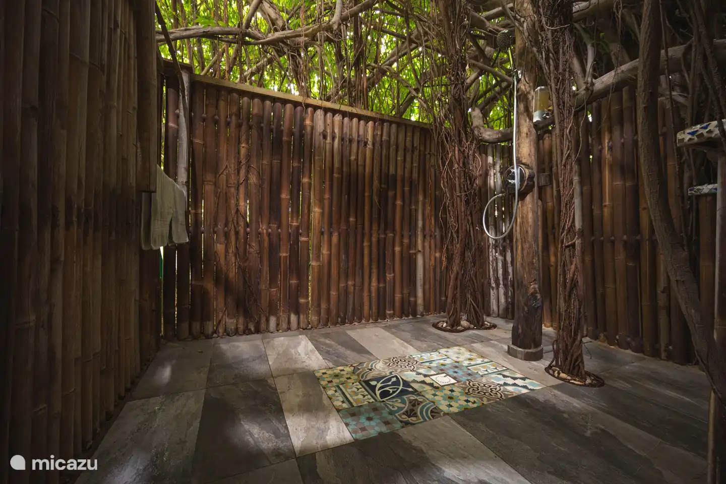 Romantische Außendusche