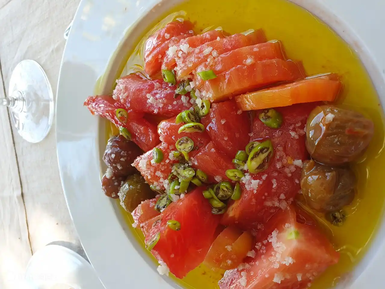 Delicioso plato de tomate español