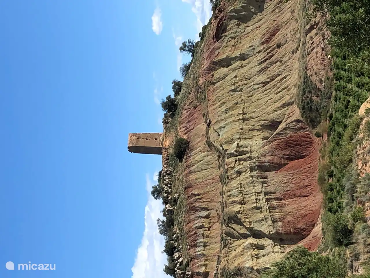 La torre de Montroy, vestigio de la época de los moros. 