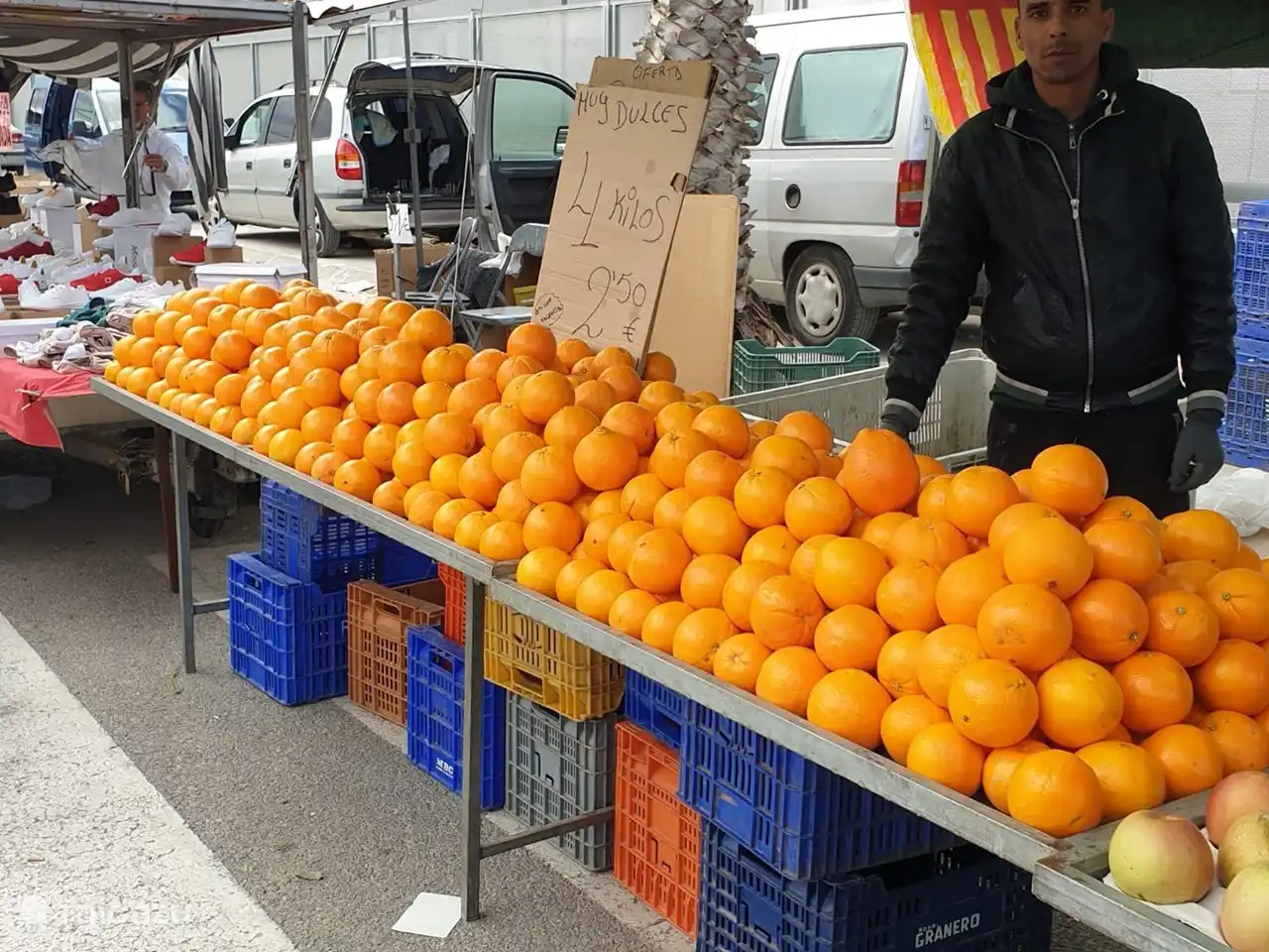 El animado mercado semanal de Montserrat