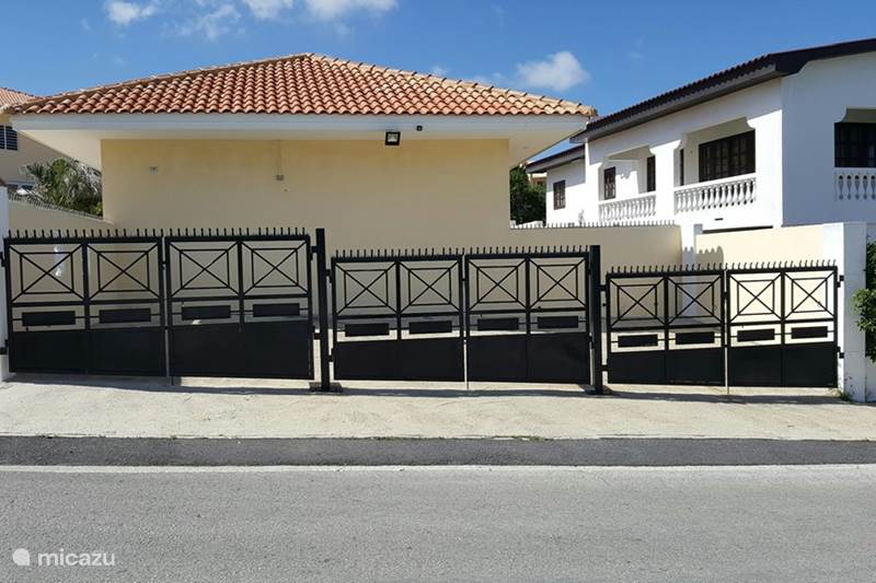 Vacation rental Curaçao, Banda Ariba (East), Jan Thiel Bungalow Bungalow B