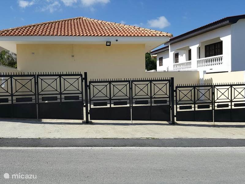 Holiday home in Curaçao, Banda Ariba (East), Jan Thiel Bungalow Bungalow B