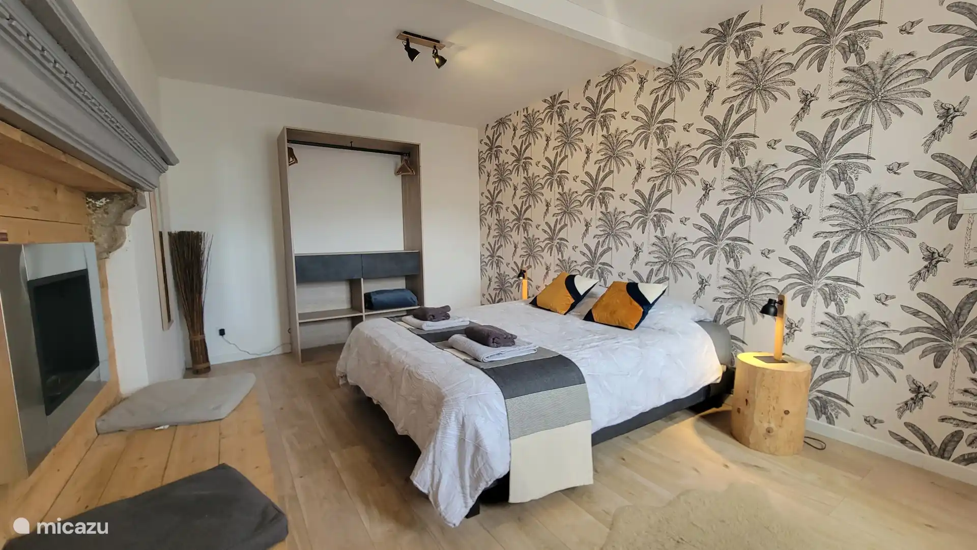 De slaapkamer met comfortabel bed 160 x 200