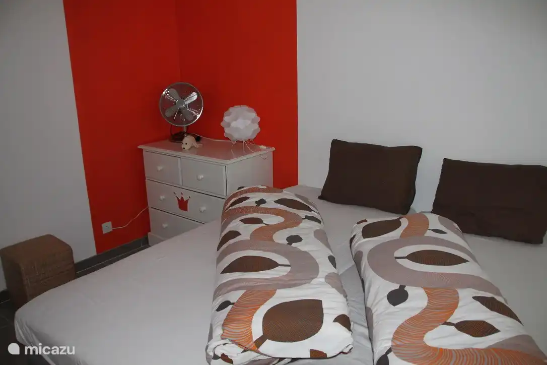 habitación doble naranja