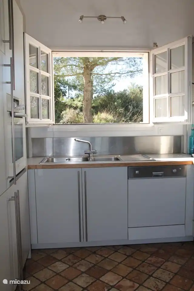 Cocina con lavavajillas