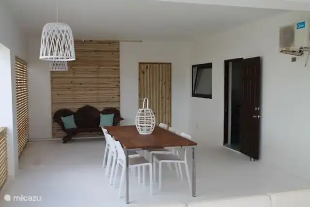 Mesa de comedor en el porche