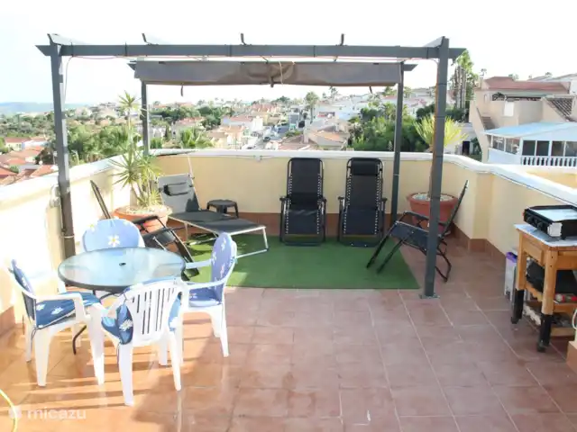 villa huren in Spanje, Costa Blanca, San Fulgencio La Marina – Casa Yepaza * 25 min van Alicante* dakterras met uitschuifbare zonwering ( pergola) en een Plancha ( plaat BBQ)