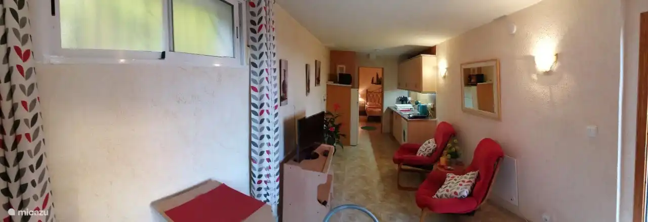 Unidad de planta baja con dormitorio al fondo.