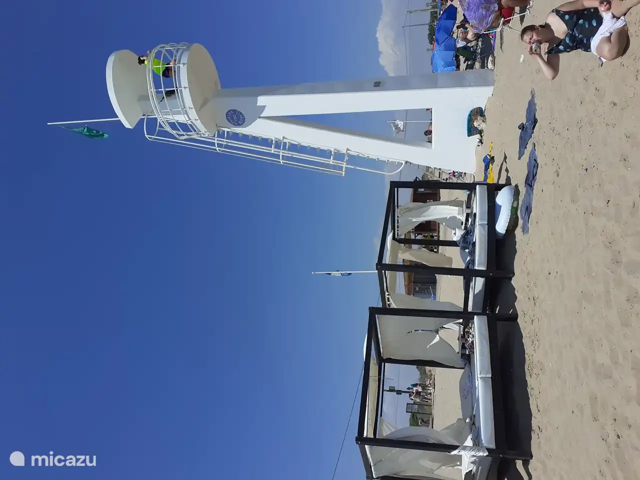 La Playa de La Marina está a 6 minutos en coche de nuestra casa, donde también hay aparcamiento gratuito.