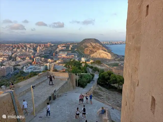 villa huren in Spanje, Costa Blanca, San Fulgencio La Marina – Casa Yepaza * 25 min van Alicante* Tijdens u bezoek aan Alicante is een bezoek naar Het kasteel Santa Barbara zeker de moeite waard. Hier heeft u een heel mooi uitzicht over Alicante