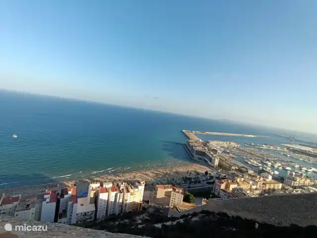 villa huren in Spanje, Costa Blanca, San Fulgencio La Marina – Casa Yepaza * 25 min van Alicante* Uitzicht vanaf Santa Barbara een van oorsprong 9e-eeuws kasteel. U kunt met een pittige wandeling naar het kasteel , maar ook is het mogelijk per lift dit kasteel te bezoeken.