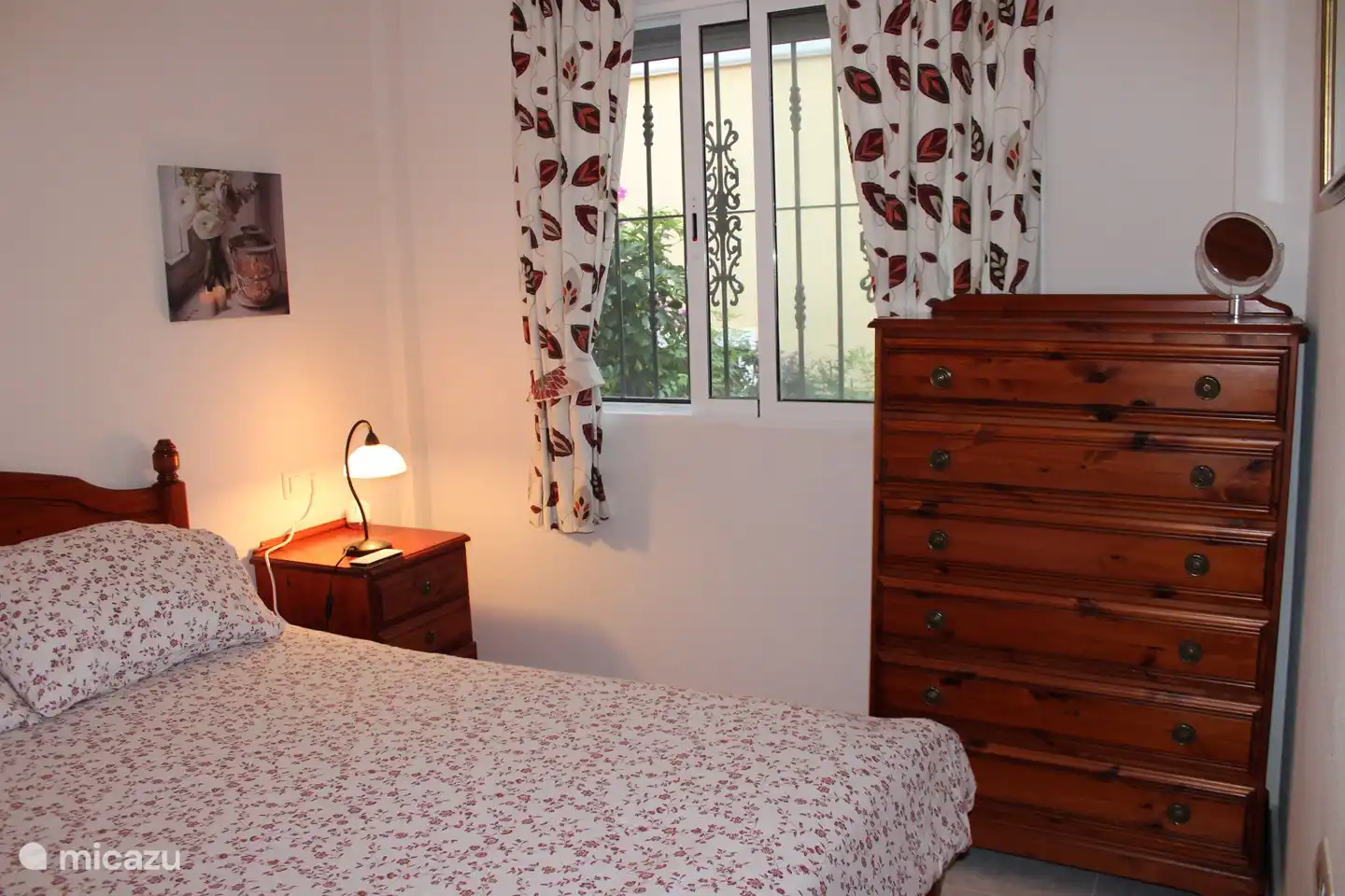 dormitorio 1 con cajonera + armario