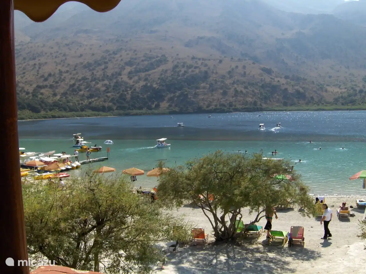 Lago de agua dulce natural Kournas