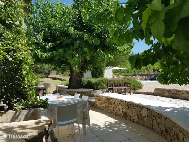 Bastide Poulailler | France, Var, Lorgues - villa Vue de l’avant du Poulailler sur la piscine