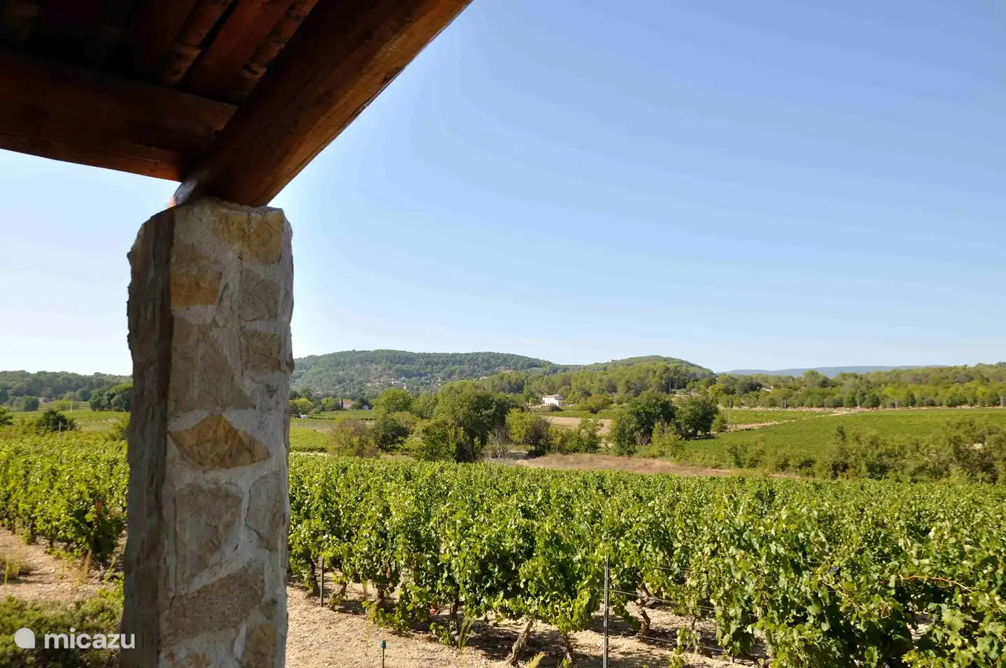 Uitzicht vanaf het overdekte terras