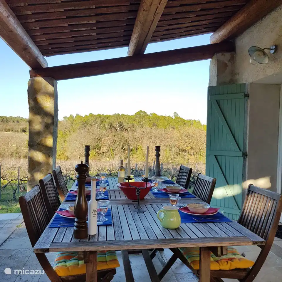 Overdekt terras (westzijde)