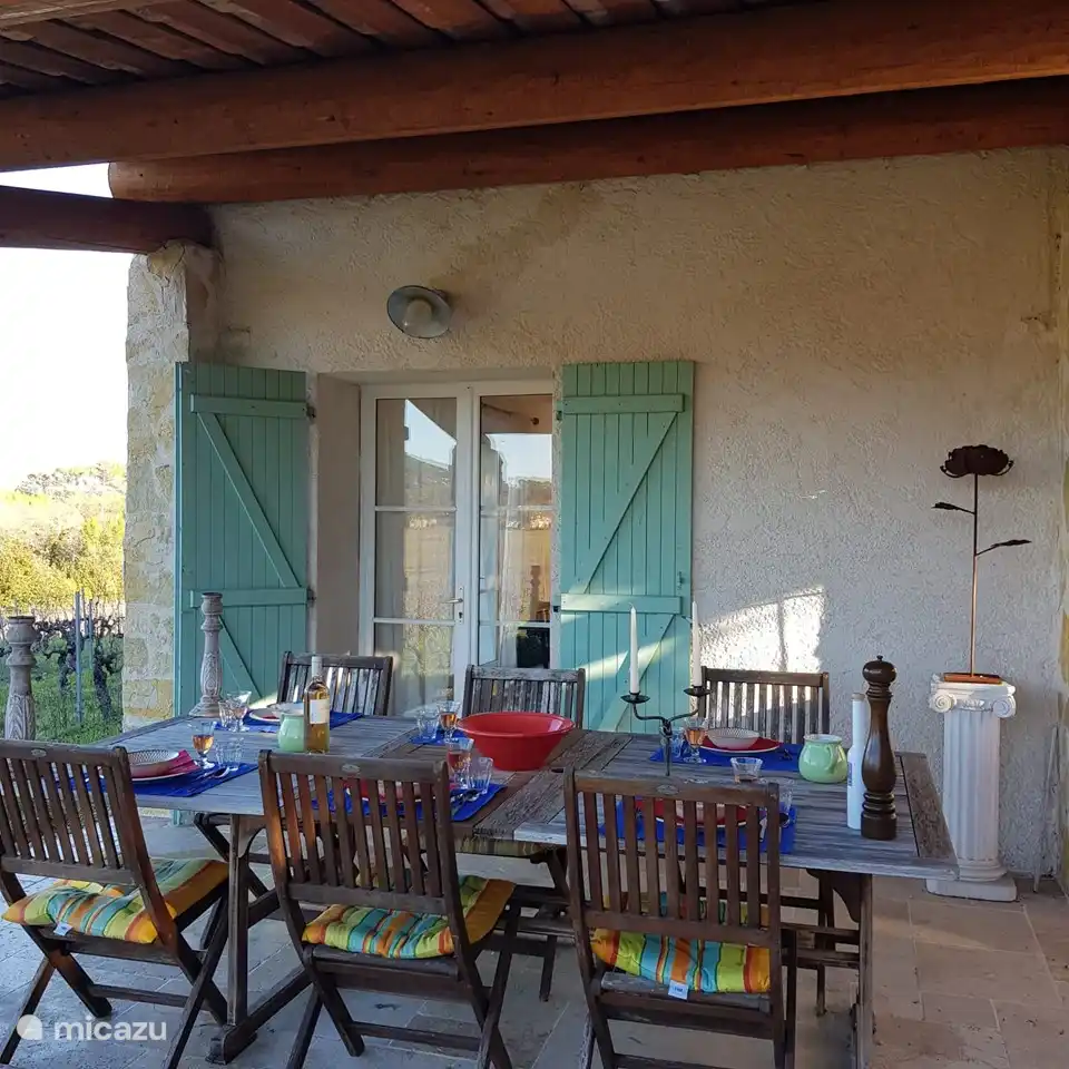 Overdekt terras (westzijde)