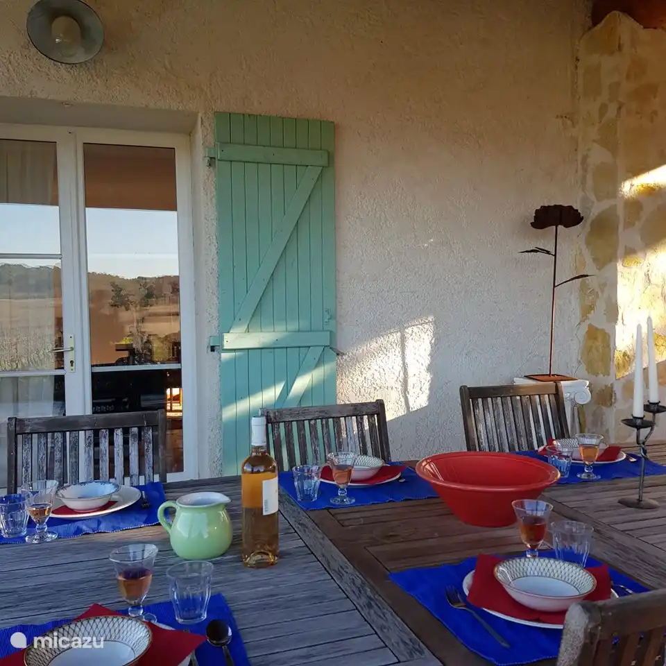 Overdekt terras (westzijde)