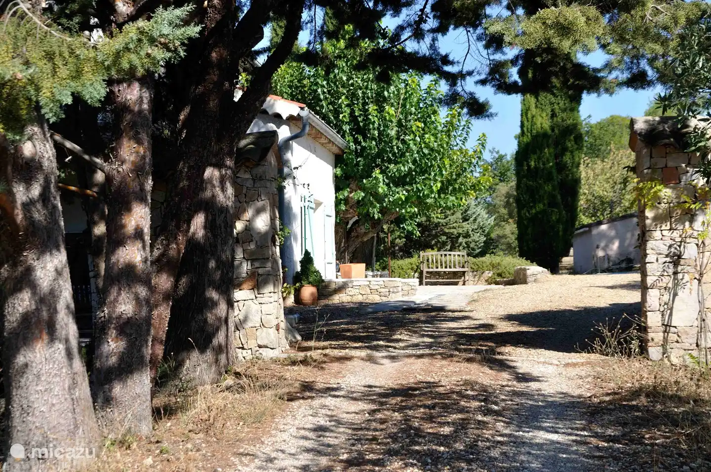 Entree van het terrein