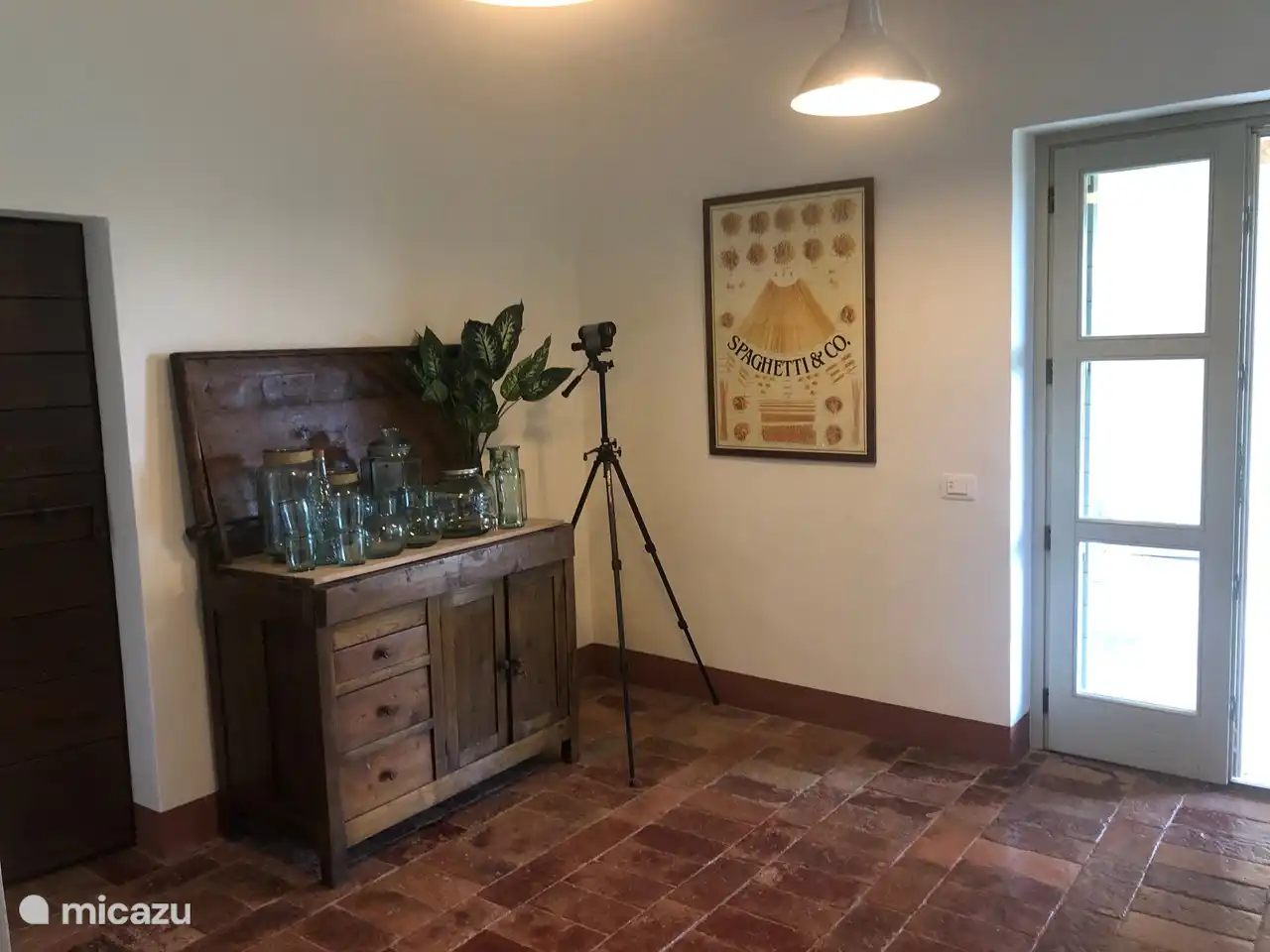 Hauswirtschaftsraum mit Waschmaschine