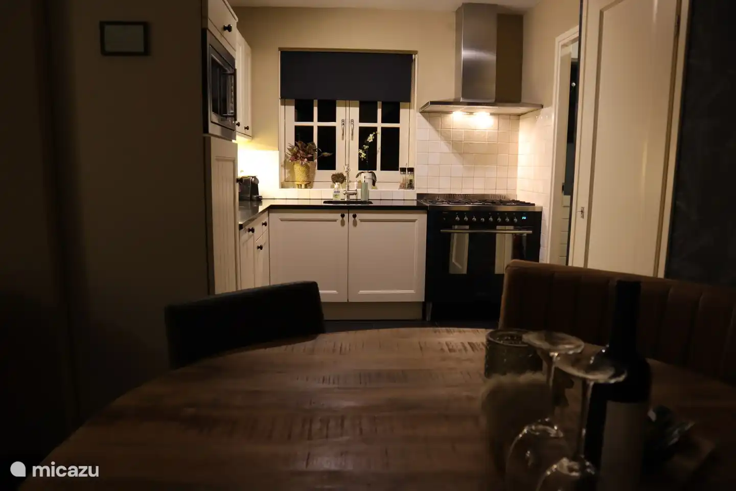 Die Küche ist komplett ausgestattet! Von der Spülmaschine bis zum Backofen, in dem Sie problemlos 4 Pizzen gleichzeitig zubereiten können!