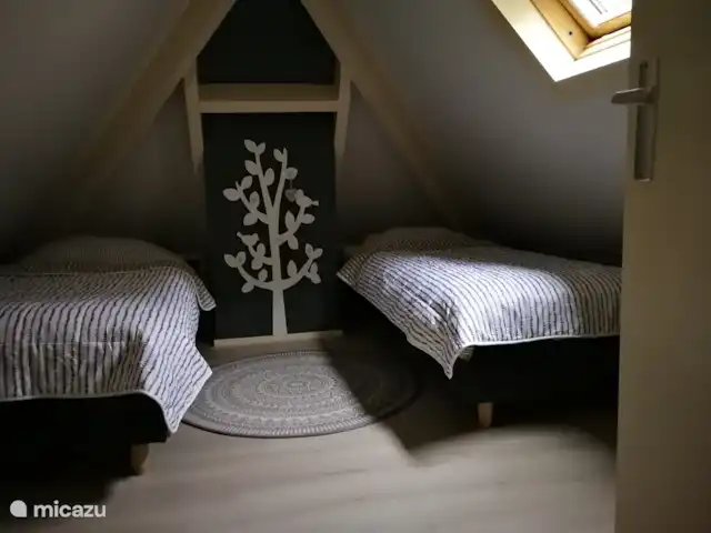 Casa Boschlust en Países Bajos, Güeldres, Hulshorst (Veluwemeer) - bungaló En el dormitorio 2 puedes dormir maravillosamente en 1 de estos cómodos somieres.