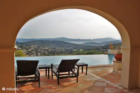 Vakantiehuis Frankrijk, Côte d´Azur, Sainte-Maxime villa Villa Amelie met zwembad en zeezicht