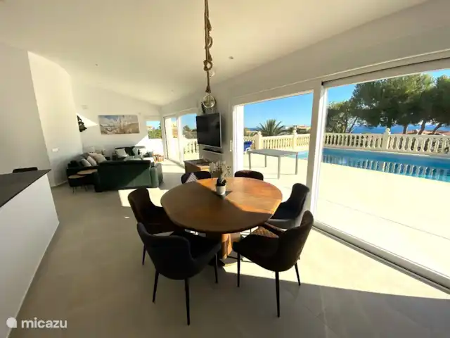 Vista Solvarez avec des VUES PARFAITES SUR LA MER | Espagne, Costa Blanca, Jávea - villa Profitez des derniers rayons de soleil sur la terrasse jusque tard dans la soirée en dégustant une collation et une boisson.