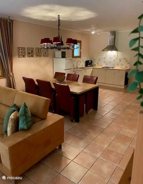 Table à manger et cuisine