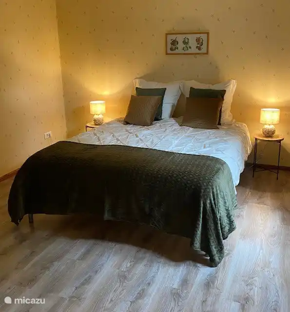 Chambre à coucher un lit pour 2 personnes
