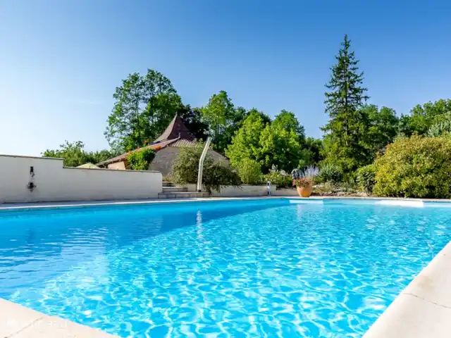 Location de Vacances France, Dordogne, Degagnac, maison de vacances - La Chouette Hirondelle et piscine