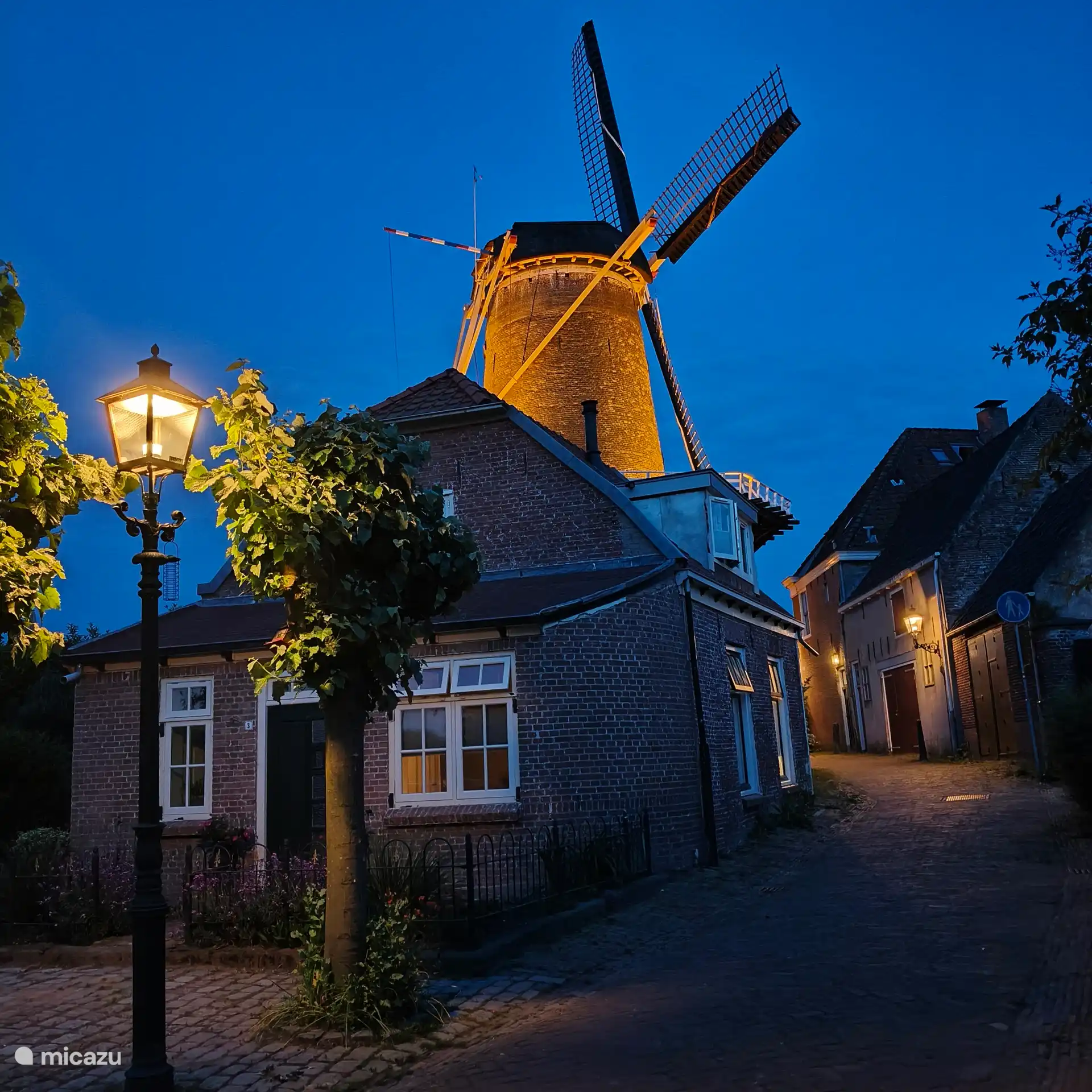 Wijk bij Duurstede by night