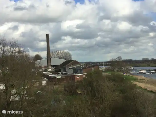 Location de Vacances Pays-Bas, Utrecht, Wijk bij Duurstede, maison de vacances - Lieu unique sur l'eau Vue depuis la fenêtre latérale de la 1ère chambre