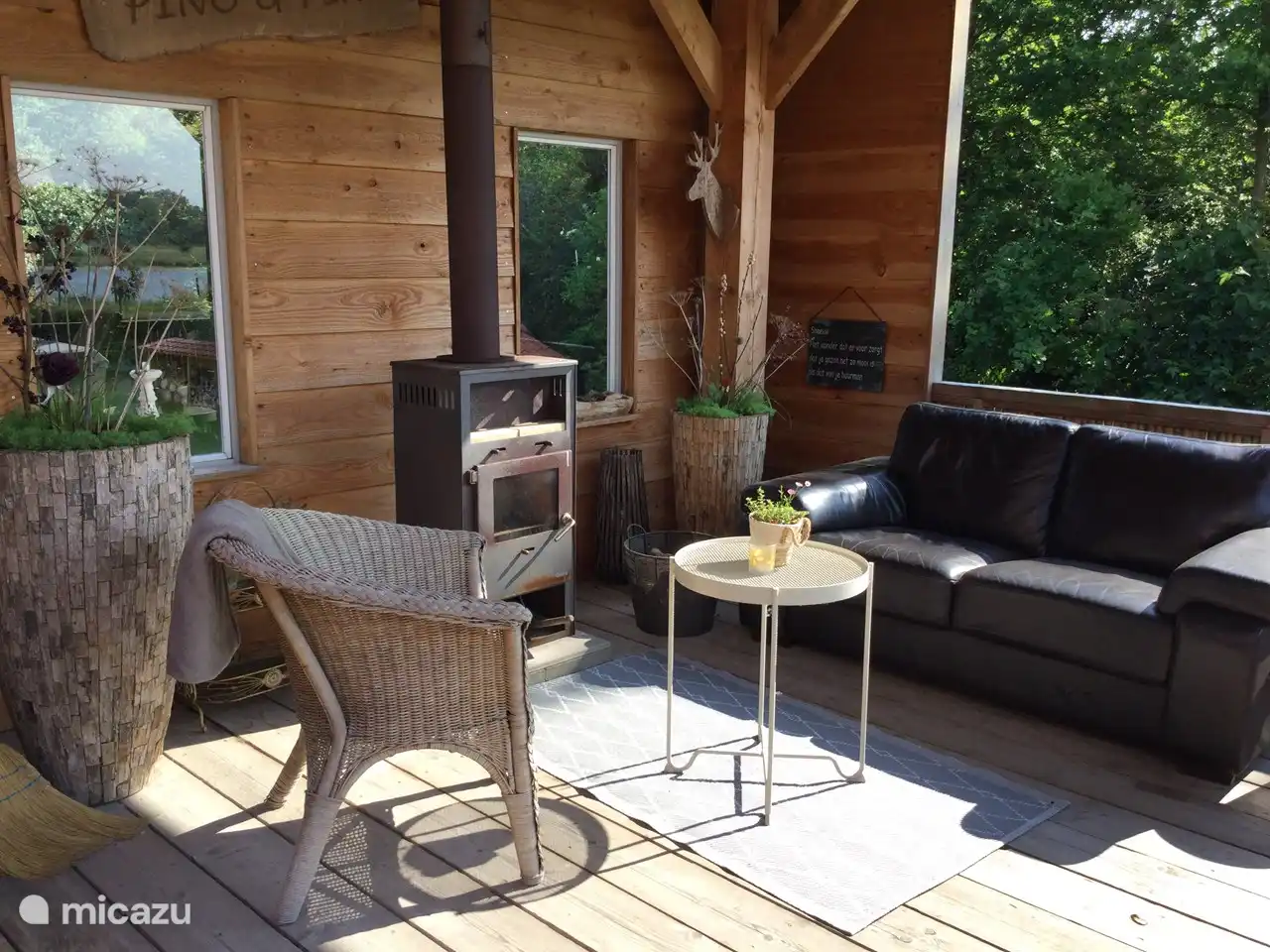 Veranda neben dem Haus