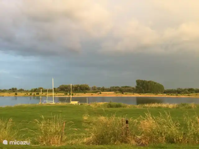 Location de Vacances Pays-Bas, Utrecht, Wijk bij Duurstede, maison de vacances - Lieu unique sur l'eau Plage privée, jetée avec barque à rames à utiliser.