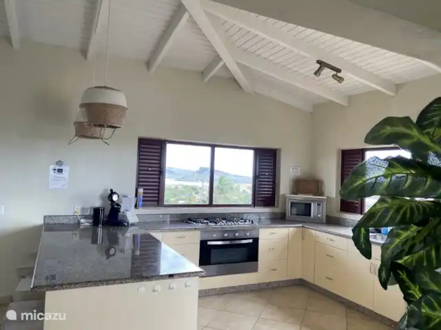 vakantiehuis huren in Curaçao, Banda Ariba (oost), Jan Thiel – Vakantie Villa Micazu Curacao 25 p keuken penthouse