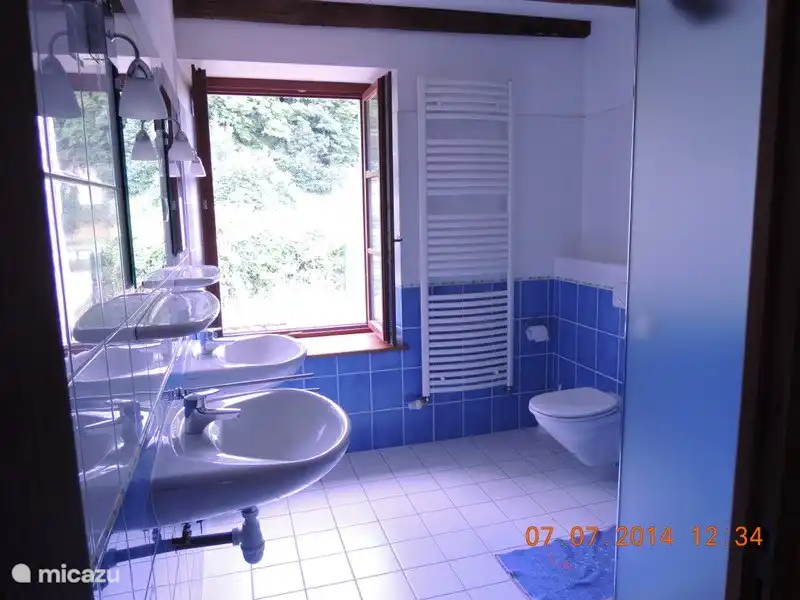 Bathroom with master bedroom.