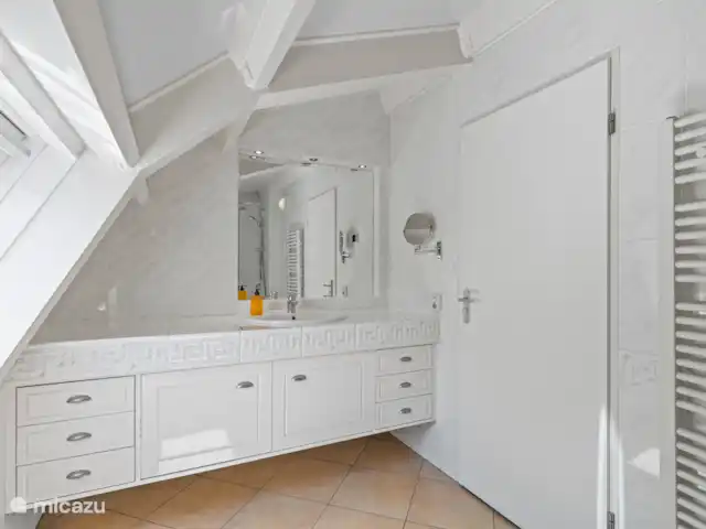Le plus bel endroit de Noordwijk | Pays-Bas, Hollande méridionale, Noordwijk - maison de vacances Salle de bain, meuble vasque, miroir