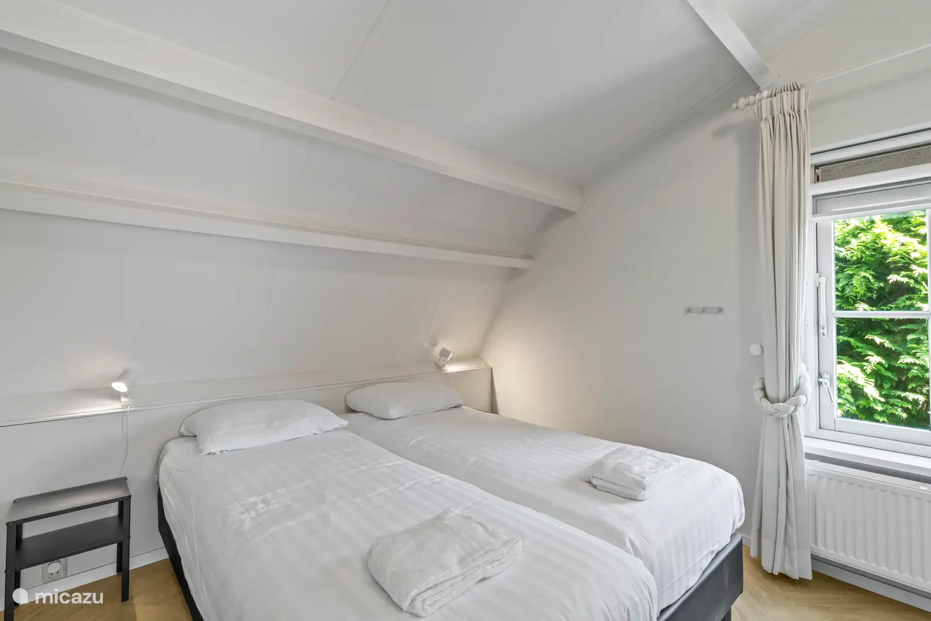 Schlafzimmer 1 (Tulpe) Doppelbett 210cm