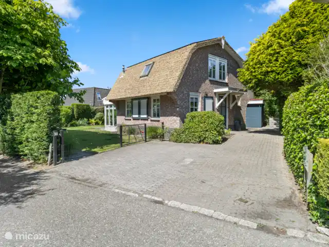 Le plus bel endroit de Noordwijk | Pays-Bas, Hollande méridionale, Noordwijk - maison de vacances Vue allée, places de parking, maison.