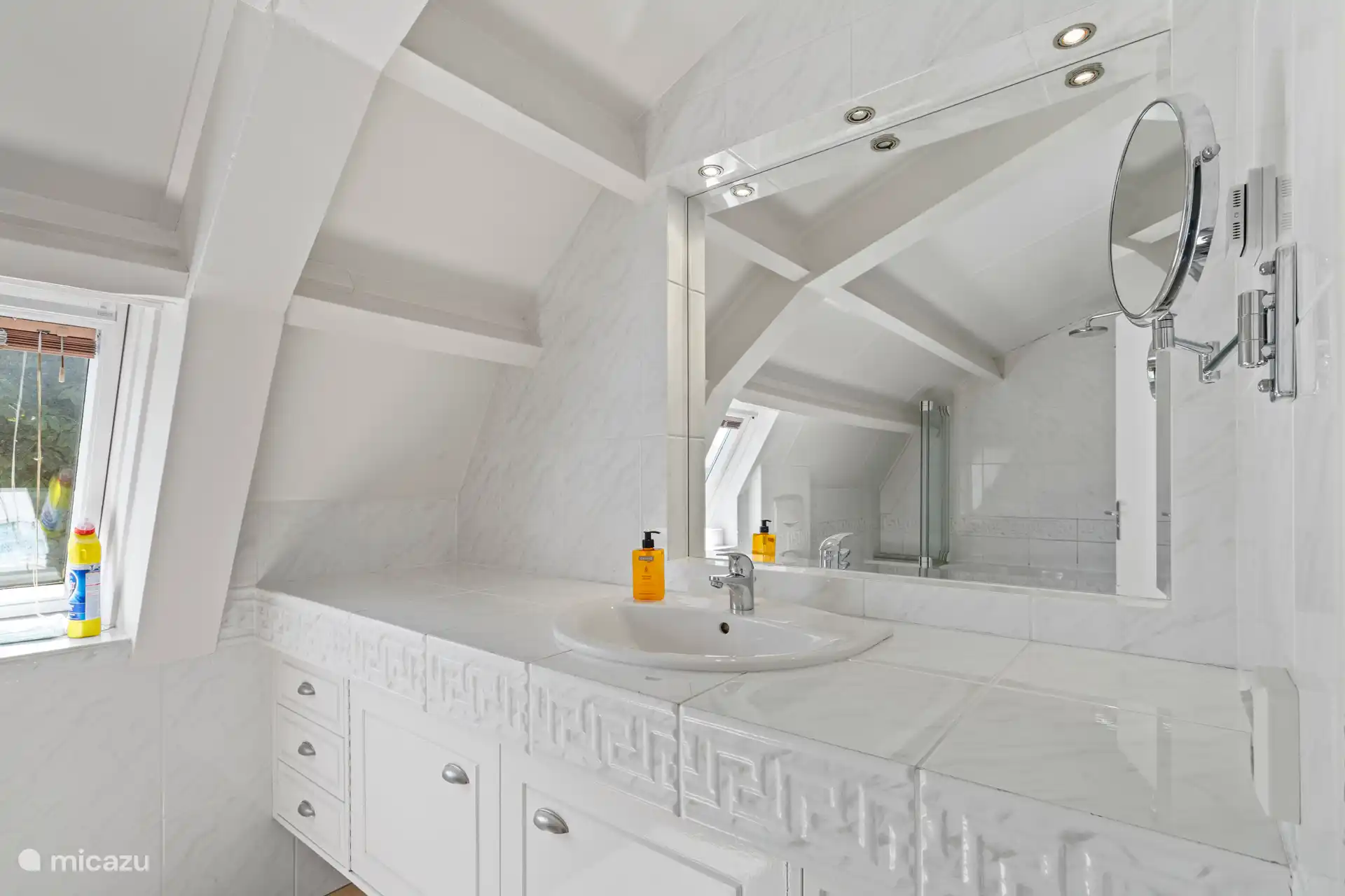 Badezimmer, Spiegel, Waschbecken