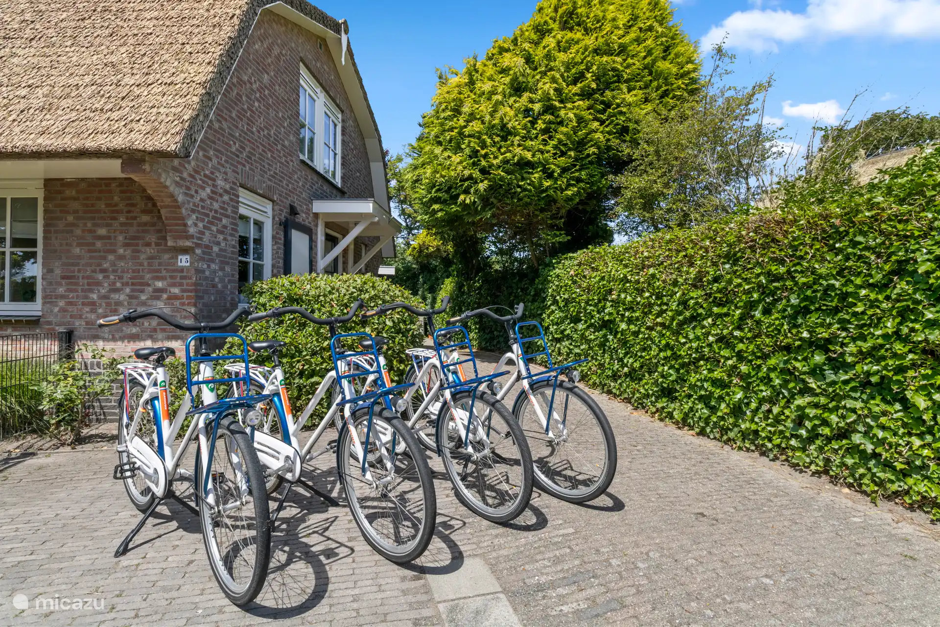 4 Fahrräder stehen zur Verfügung. Fahrradverleih 800 Meter entfernt.