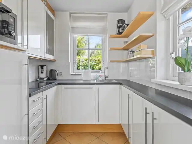 Le plus bel endroit de Noordwijk | Pays-Bas, Hollande méridionale, Noordwijk - maison de vacances Cuisine avec bouilloire, Senseo, cafetière filtre, grille-pain.