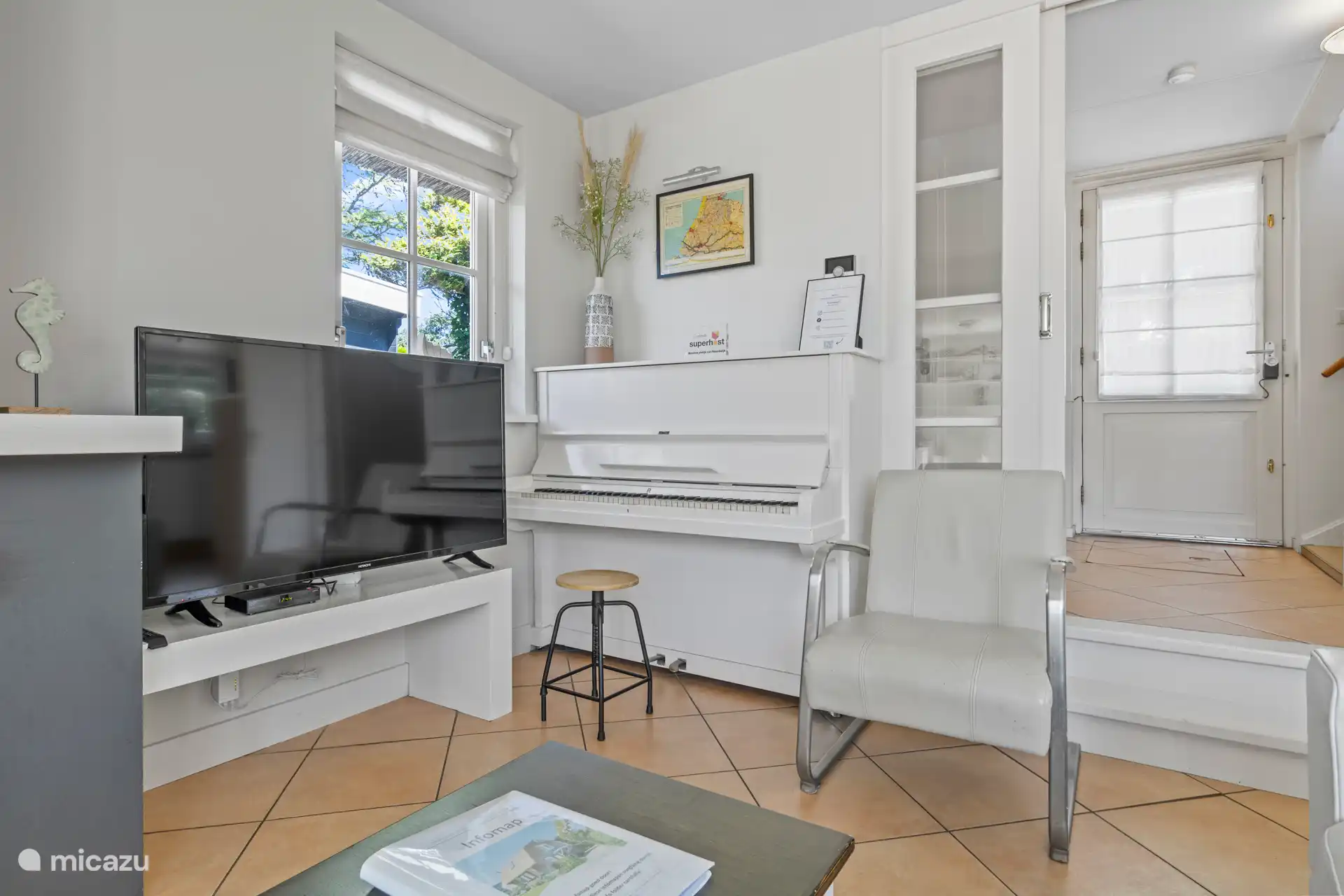 Smart-TV, Klavier, Eingang